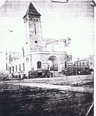 Memorial Hall as it appeared after the 1905 fire